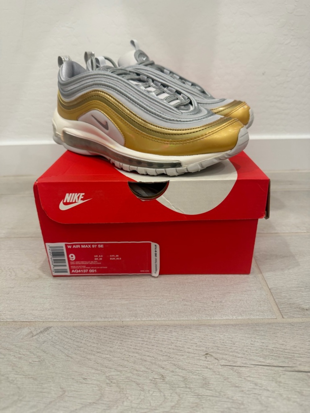 Nike Air Max 97 SE in Gold & Silver
